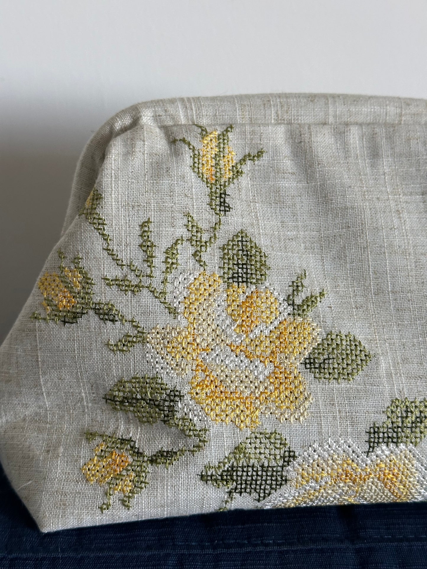 AFRODITE🌼 Clutch rose yellow