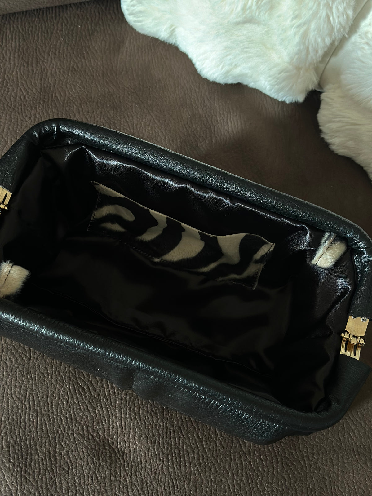 CLUTCH BLACK ZEBRA 🦓